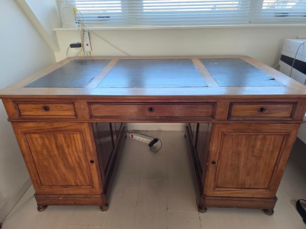 Klassiek bureau met lederen inleg, Huis en Inrichting, Bureaus, Ophalen of Verzenden, Gebruikt