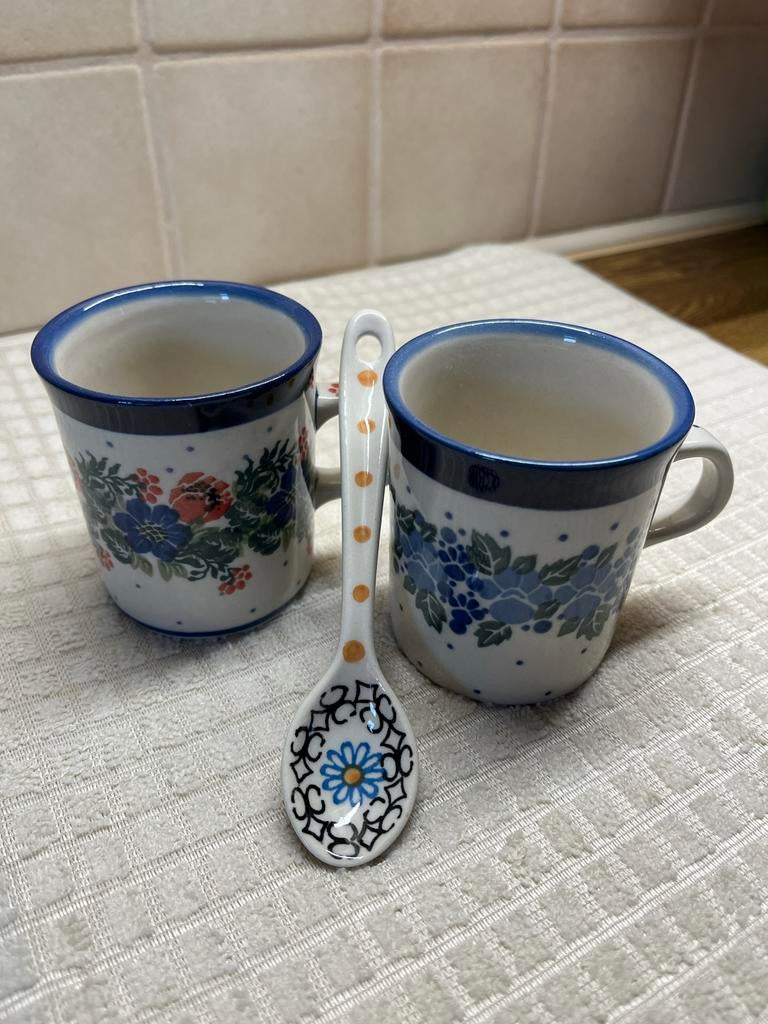 2 x Bunzlau rechte mokken 150 ml + Bunzlau lepel 13x3  cm, Ophalen, Nieuw, Overige stijlen, Kop(pen) en/of Schotel(s)