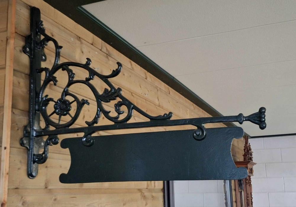 Gietijzeren groot uithangbord, naambord in donkergroen., ., Nieuw, Ophalen of Verzenden, .