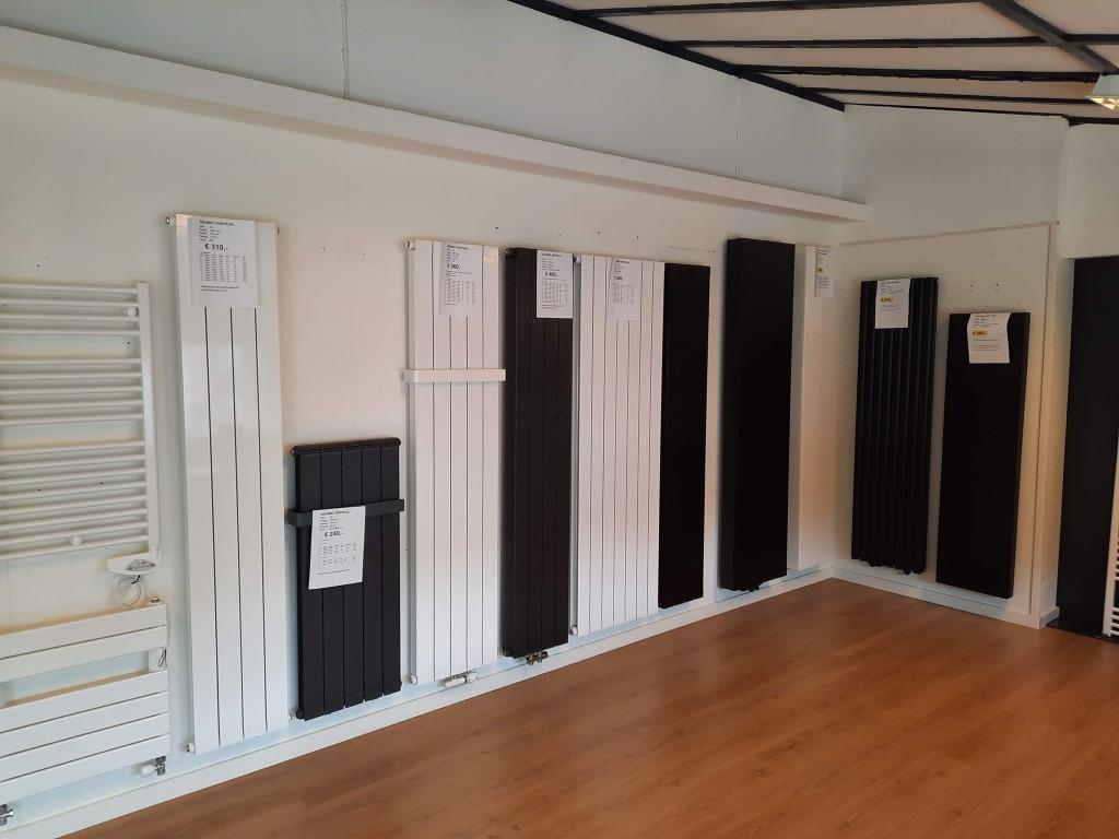 OPRUIMING Zwart/Antraciet designradiator boven aansluiting, Doe-het-zelf en Verbouw, Verwarming en Radiatoren, Nieuw, Radiator