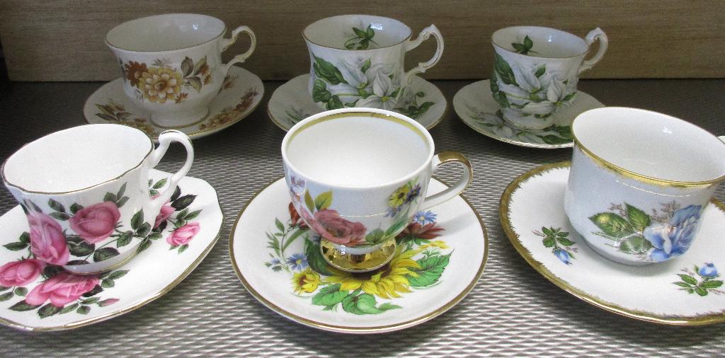 6 puntgave vintage kop en schotels / diverse merken, Verzamelen, Porselein, Kristal en Bestek, Ophalen of Verzenden, Zo goed als nieuw