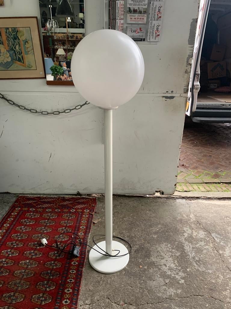 Space Age Woja Holland vloerlamp met witte kunststof bol, Huis en Inrichting, Ophalen of Verzenden, Zo goed als nieuw, Kunststof