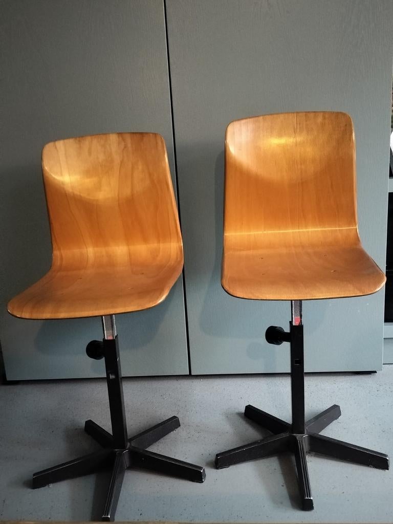 Oude schoolstoeltjes, in hoogte verstelbaar, Ophalen, Gebruikt, Twee, Bruin