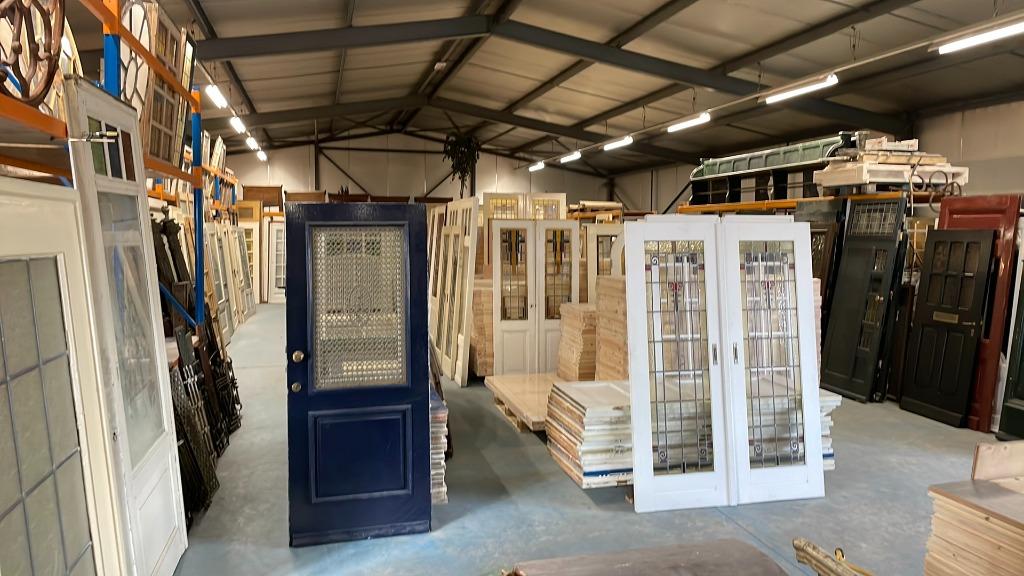 Grote voorraad oude gebruikte paneeldeuren +-1500 stuks.