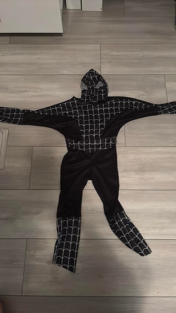 Spiderman pak voor carnaval, Kinderen en Baby's, Carnavalskleding en Verkleedspullen, Ophalen, Zo goed als nieuw, 122 t/m 128