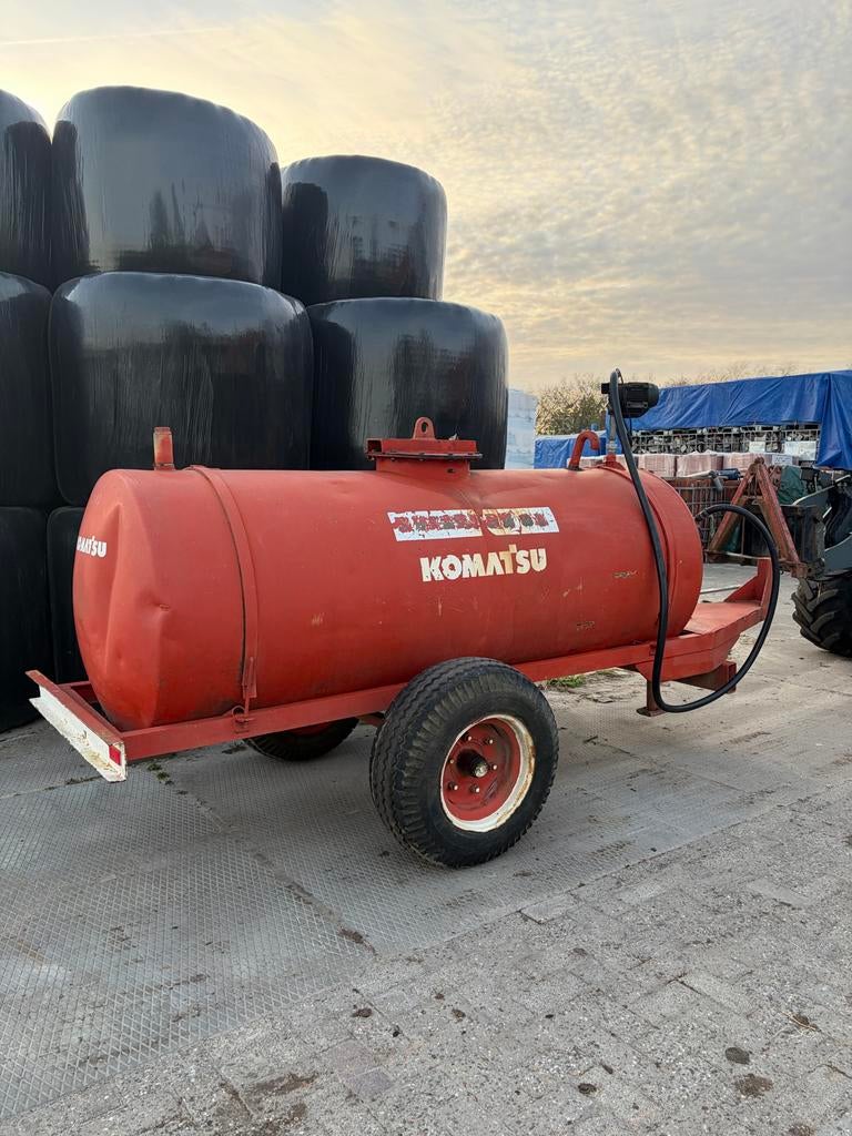 Komatsu Dieseltank op aanhanger, Ophalen