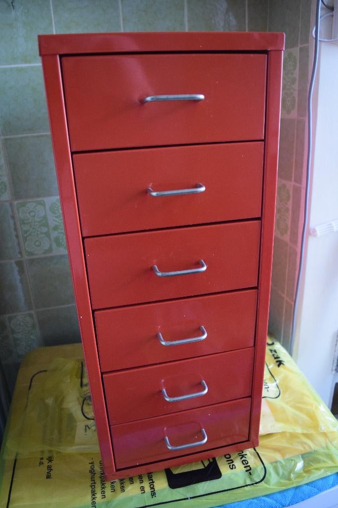 Ikea Ladekast Helmer Rood met Wieltjes Kantoor Thuis, 5 laden of meer, 50 tot 100 cm, Zo goed als nieuw, Minder dan 100 cm