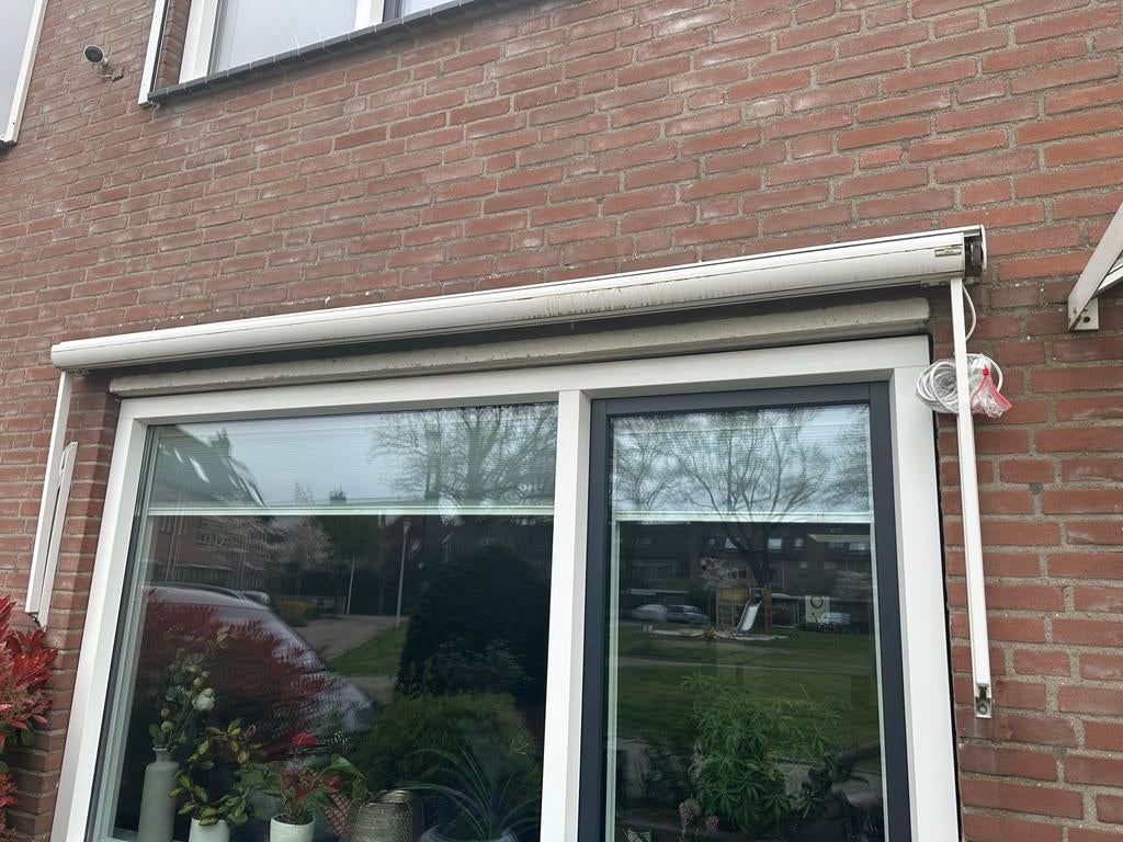 Elektrisch zonnescherm - Grijs/Wit gestreept, Gebruikt, Elektrisch, Ophalen of Verzenden, 150 tot 300 cm