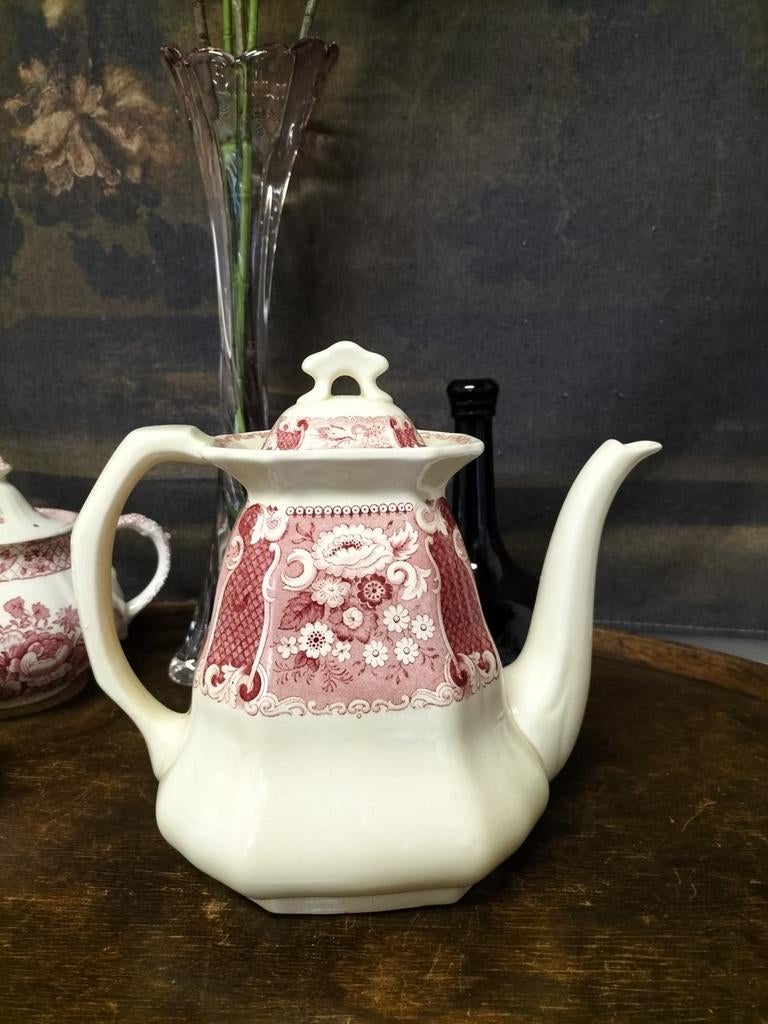 Antieke koffiepot Societe Ceramique Victoria, Ophalen