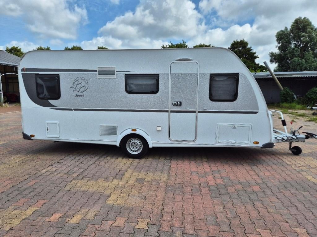 knaus sport 500 KD met kinderkamer met schuifdeur, Dwarsbed, Schokbreker, Treinzit, Particulier