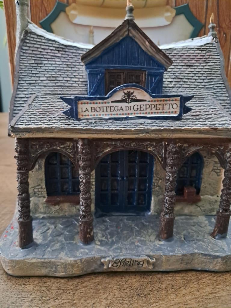 Luville efteling huis van Gepetto, Ophalen, Zo goed als nieuw, Beeldje of Poppetje