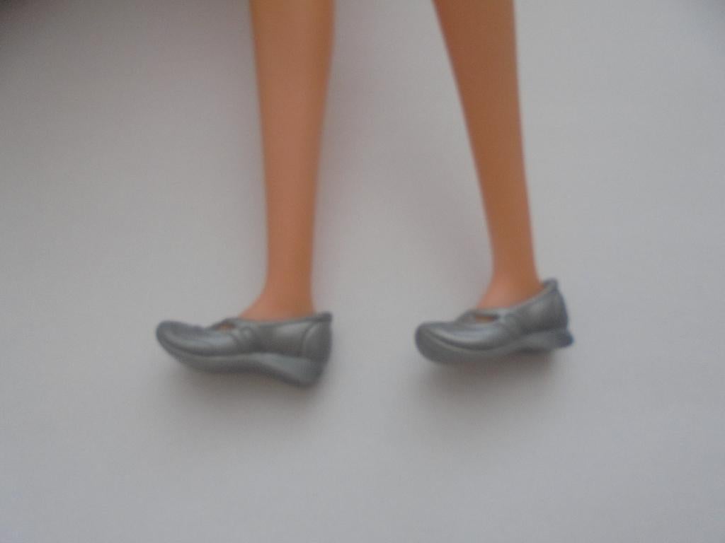 barbie schoenen plat zilverkleur nieuw, Kinderen en Baby's, Ophalen of Verzenden, Nieuw, Barbie