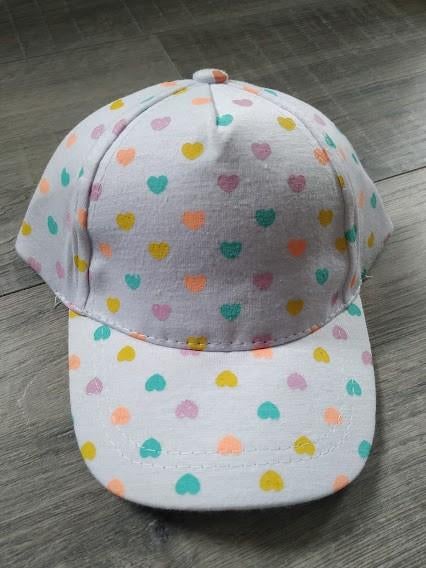 Nieuw witte baby meisjes pet met gekleurde hartjes, Kinderen en Baby's, Babykleding | Petten en Hoeden, Meisje, Nieuw, Ophalen of Verzenden