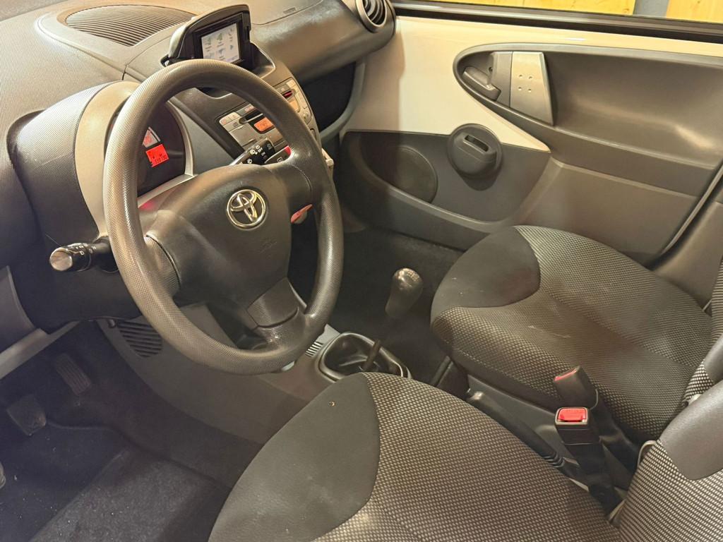 Toyota Aygo 1.0-12V Comfort Navigator 5-Deurs 2011 Airco, Voorwielaandrijving, Euro 5, Gebruikt, Elektrische ramen