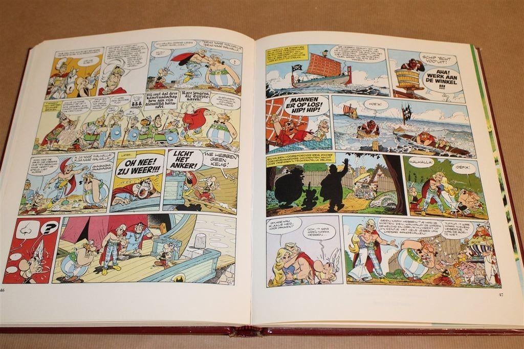 Asterix De Galliër — 4 Klassieke Verhalen In 1 Band, Eén stripboek, Ophalen of Verzenden, Gelezen