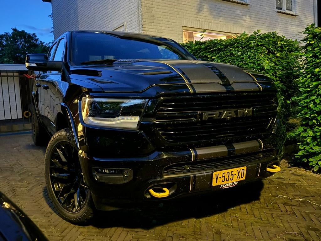 *MARGE*LARAMIE RAM 1500 2019 + 4 band - BOMVOL optiepakket!, Auto's, Automaat, 3500 kg, Zwart, Origineel Nederlands