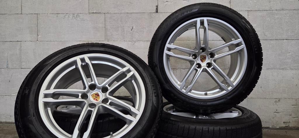 19" Porsche Macan / S orig velgen Pirelli winterbanden 7mm, 19 inch, Gebruikt, Banden en Velgen, 235 mm