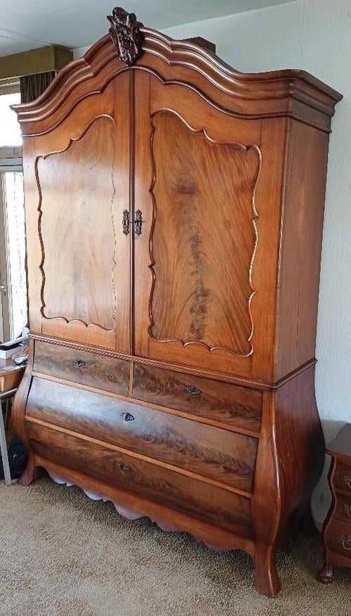 Grote Biedermeijer kast, mahoniehout, Ophalen