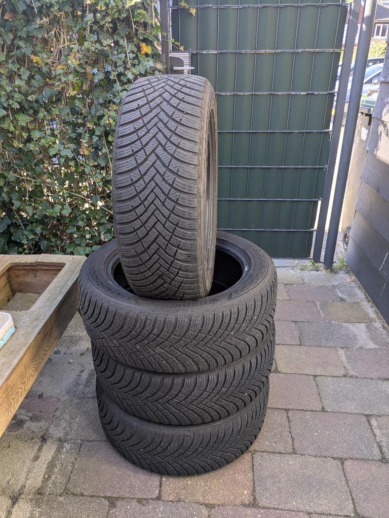 Hankook Winter i*cept 215/55R17 98V 4 stuks, Auto-onderdelen, Banden en Velgen, Banden en Velgen, Winterbanden, 17 inch, 215 mm