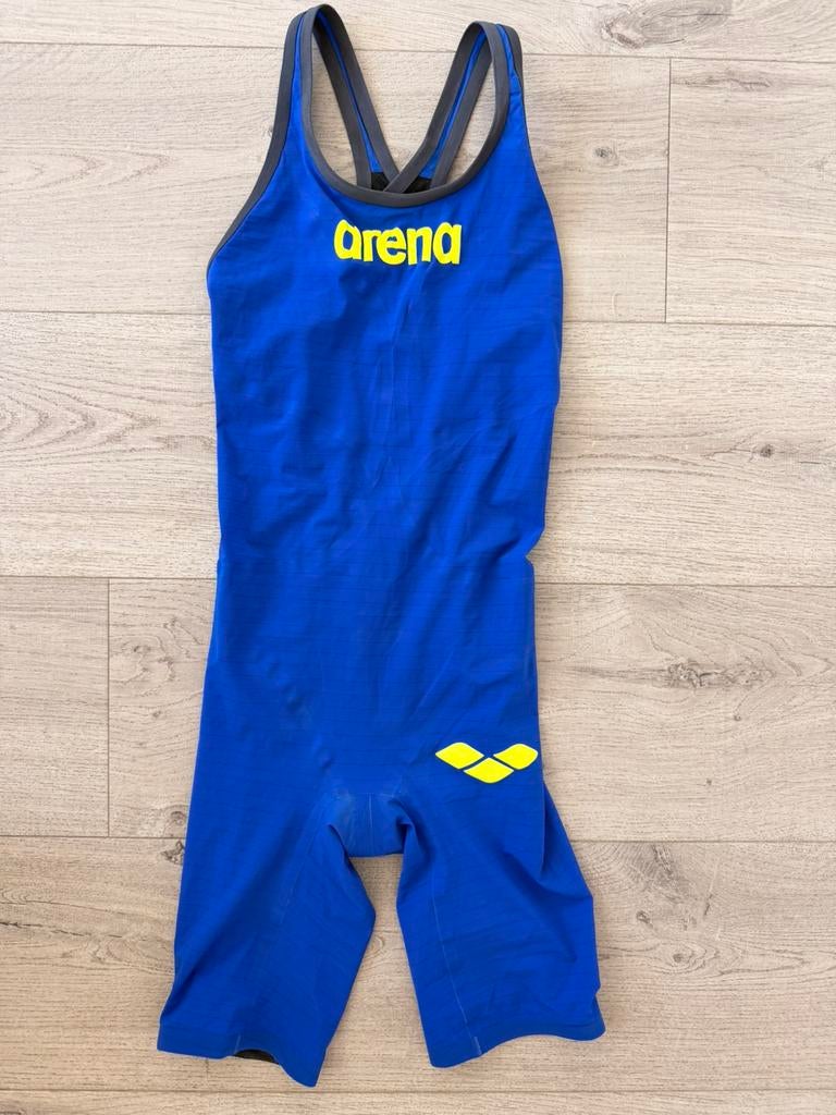 Arena carbon-air 2 closed back, Ophalen of Verzenden, Zo goed als nieuw, Jongen of Meisje, Zwem-accessoire