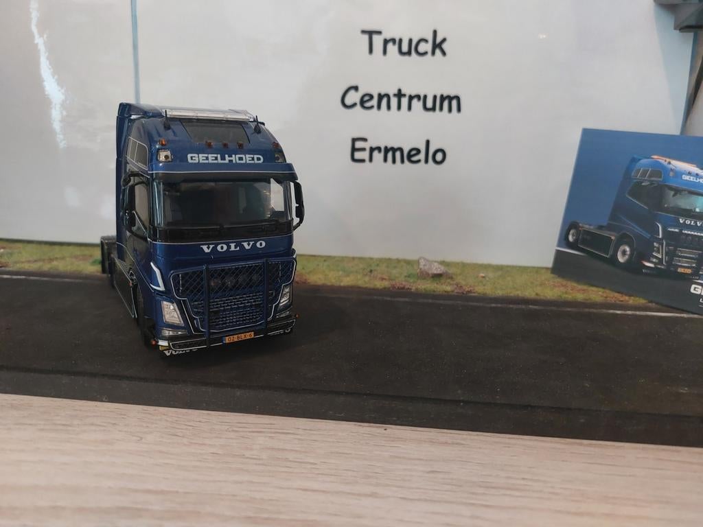 GEELHOED; VOLVO FH 4 GLOBETROTTER XL 4X2, Hobby en Vrije tijd, Modelauto's | 1:50, Ophalen of Verzenden, Nieuw, Bus of Vrachtwagen