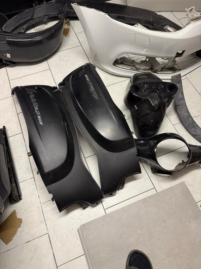 Sym fiddle 2 kappenset kapdelen, Fietsen en Brommers, Ophalen of Verzenden, Zo goed als nieuw, Kap