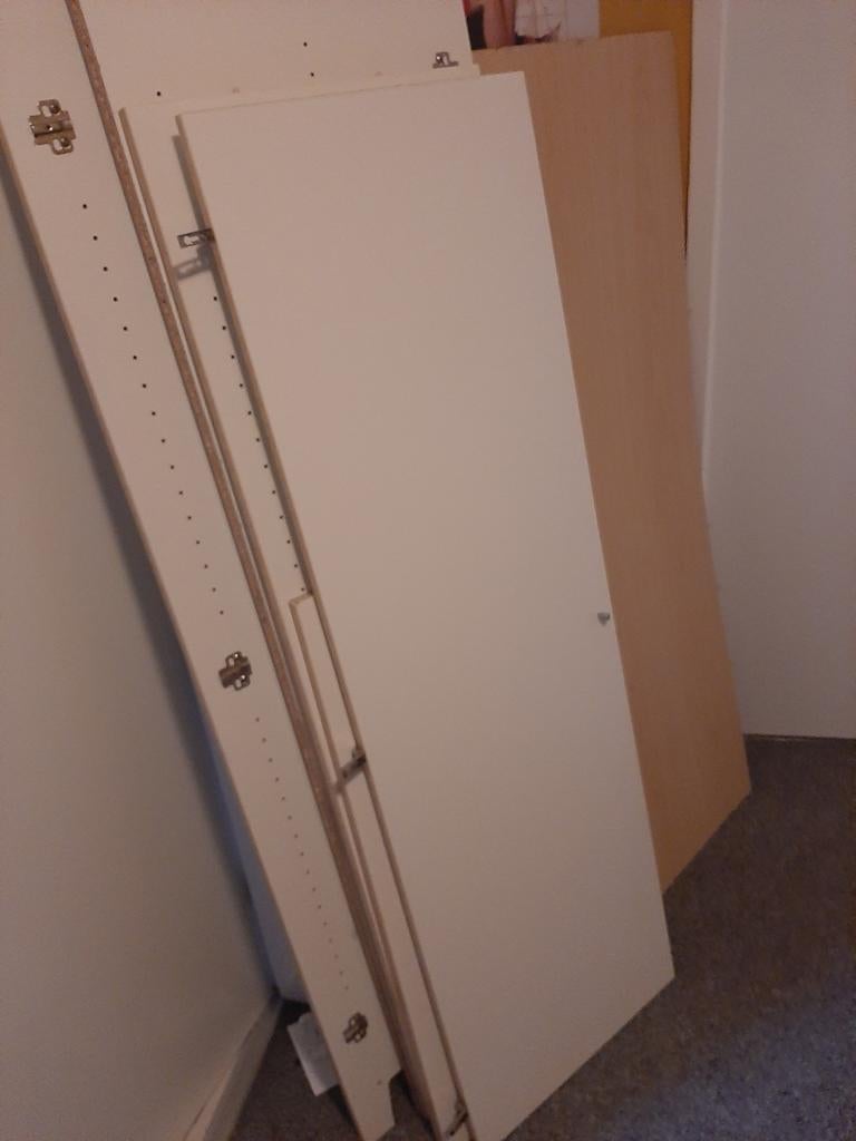 Ikea kast Robin, beige met houtlook randen, Met deur(en), Gebruikt, 100 tot 150 cm, Ophalen of Verzenden