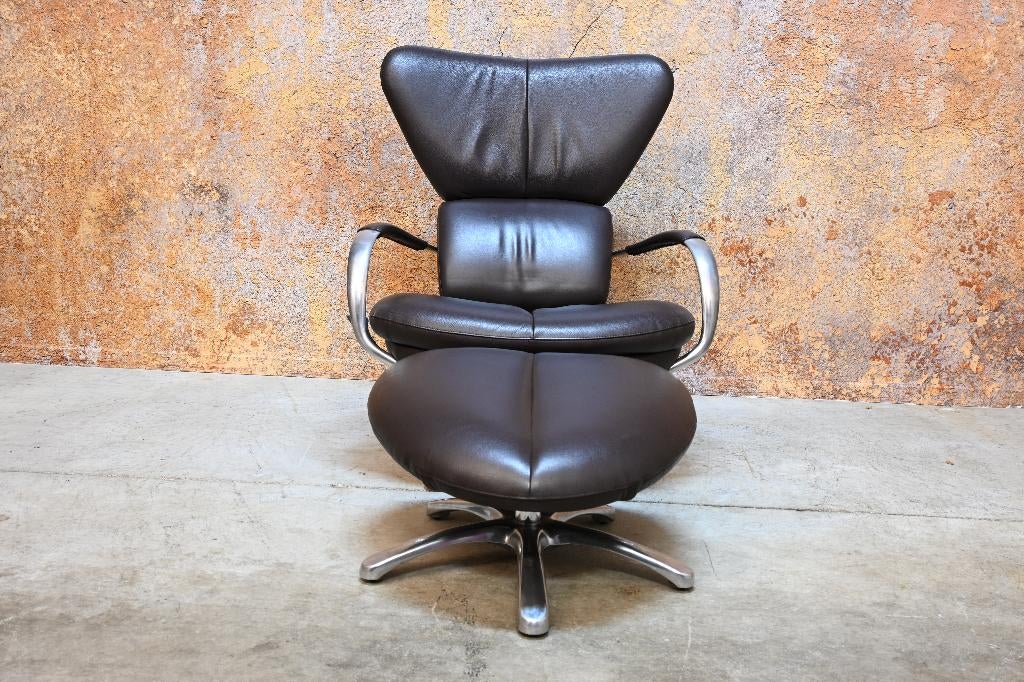 ZGANieuw bruine leren Leolux Formi design fauteuil + hocker, Leolux, Leolux, 75 tot 100 cm, Ophalen of Verzenden