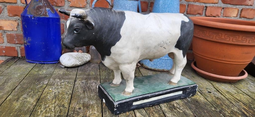 Fantastisch oud Plaasteren Beeld Slagerij Stier, Ophalen