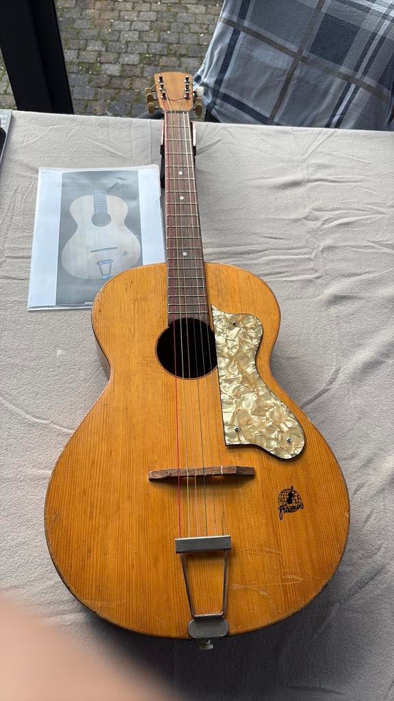 Oude lesgitaar van Framus, ook leuk ter decoratie!!, Muziek en Instrumenten, Ophalen, Gebruikt