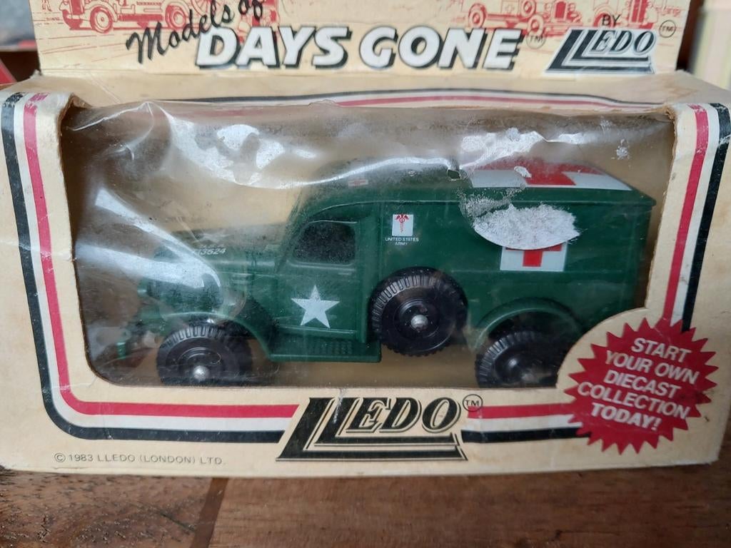 Lledo Days Gone military ambulance, Ophalen of Verzenden, Groter dan 1:32, Auto, Overige merken