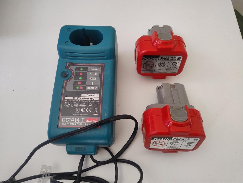 Makita acculader DC1414 T met twee accu's PA09, Ophalen of Verzenden, Gebruikt