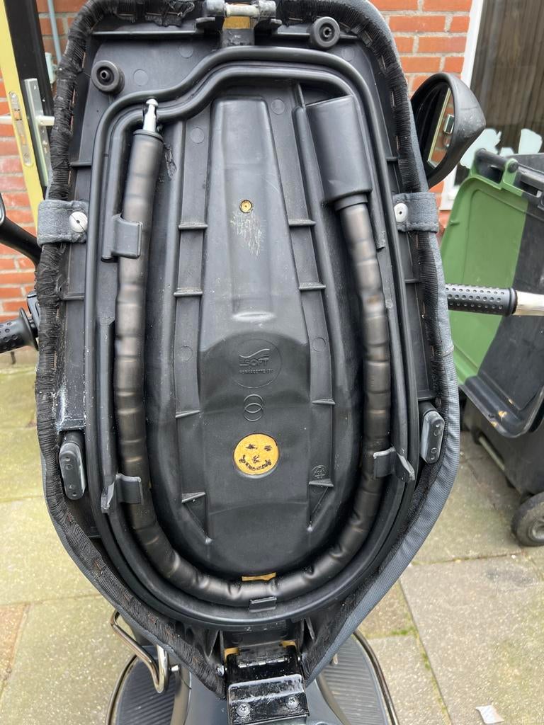 Gilera Runner zadel slot met 2 sleutels, Fietsen en Brommers, Brommeronderdelen | Scooters, Ophalen of Verzenden, Gebruikt, Zadel