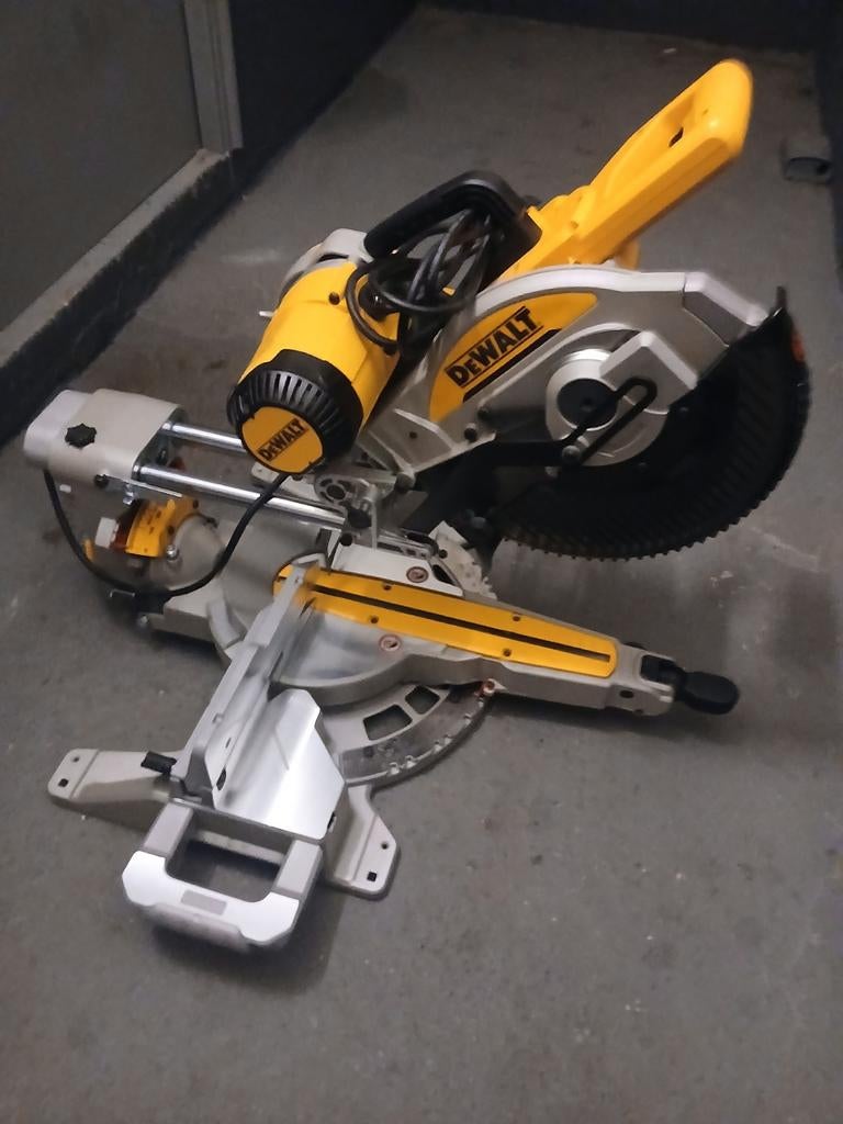 DeWalt DWS727-QS Afkortzaag, Doe-het-zelf en Verbouw, Gereedschap | Zaagmachines, Ophalen
