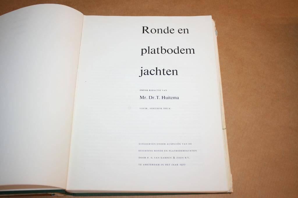 Boek - Ronde en platbodemjachten - T. Huitema, Gebruikt, N.v.t., N.v.t., Ophalen of Verzenden
