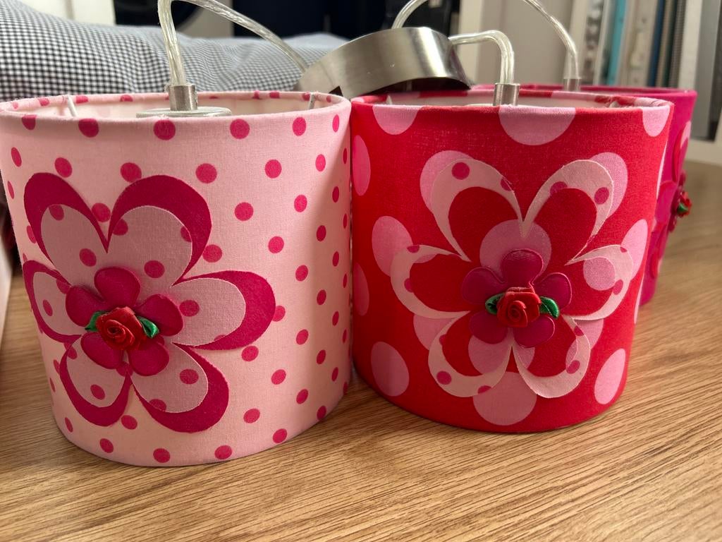 Roze lamp met 3 verschillende lampenkappen, Huis en Inrichting, Lampen | Lampenkappen, Gebruikt, 25 tot 50 cm, Rond, Ophalen of Verzenden