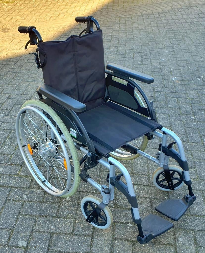 Compacte rolstoel inklapbaar met remmen voor de begeleider, Diversen, Breezy, Breezy, Zo goed als nieuw, Duwrolstoel