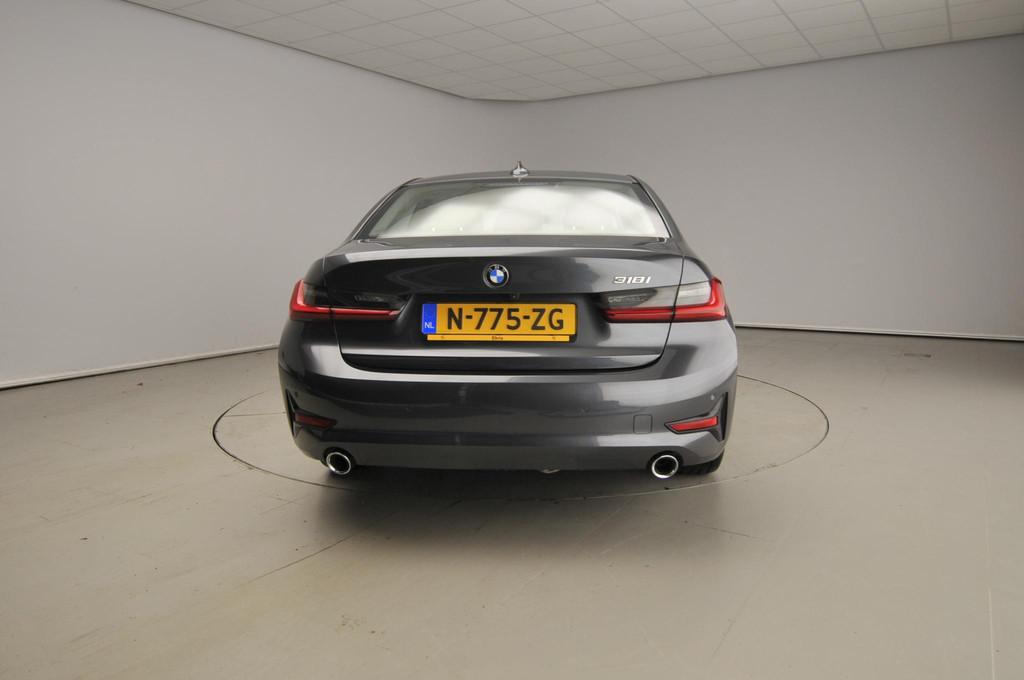 BMW 3 Serie Sedan 318i | Handbak ! | LED | Navigatie | Trekh, Automaat, Gebruikt, Euro 6, 1445 kg