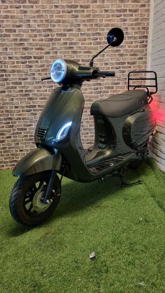 Zeer nette Killerbee brommer 2025! 1e eigenaar. Alpine green, Overige modellen, Ophalen of Verzenden, Zo goed als nieuw, Benzine