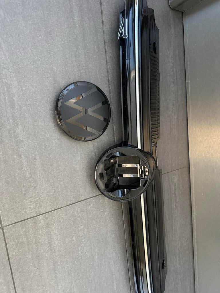 Originele VW Golf 8 R-Line Grill met Zwart Embleem, Gebruikt, Ophalen of Verzenden, Bumper, Volkswagen