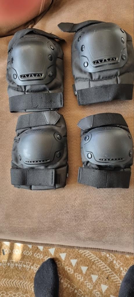 Zwarte knie- en elleboogbeschermers set, Ophalen of Verzenden, Gebruikt
