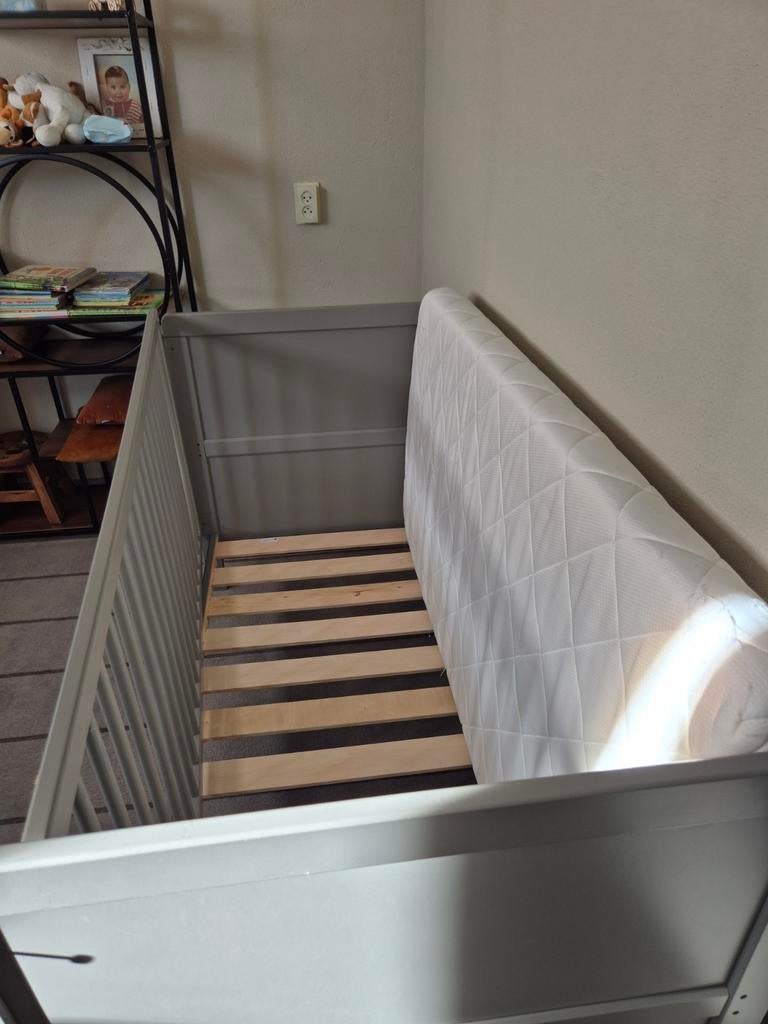 Baby/ peuterbed, Kinderen en Baby's, Ophalen, 70 tot 85 cm, 140 tot 160 cm, Zo goed als nieuw