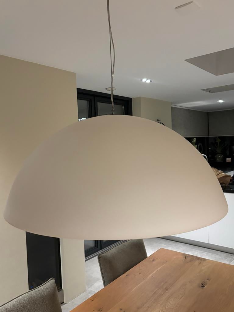 Grote moderne hanglamp - Wit  koepel, Huis en Inrichting, Lampen | Hanglampen, Ophalen of Verzenden, Zo goed als nieuw, Kunststof