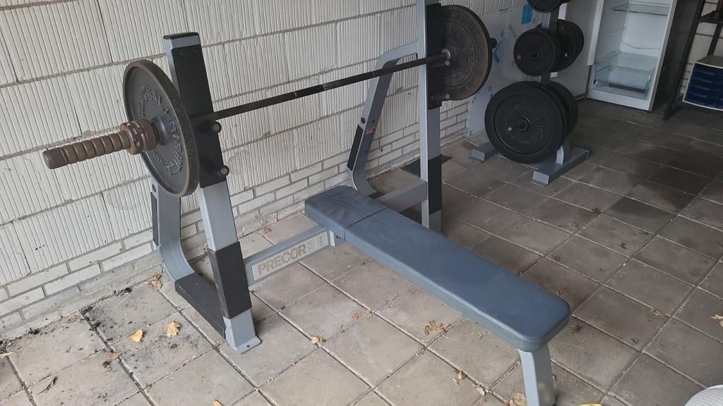 Halterbank met Olympische stang en schijven, Sport en Fitness, Fitnessmaterialen, Ophalen, Zo goed als nieuw, Armen, Fitnessbank