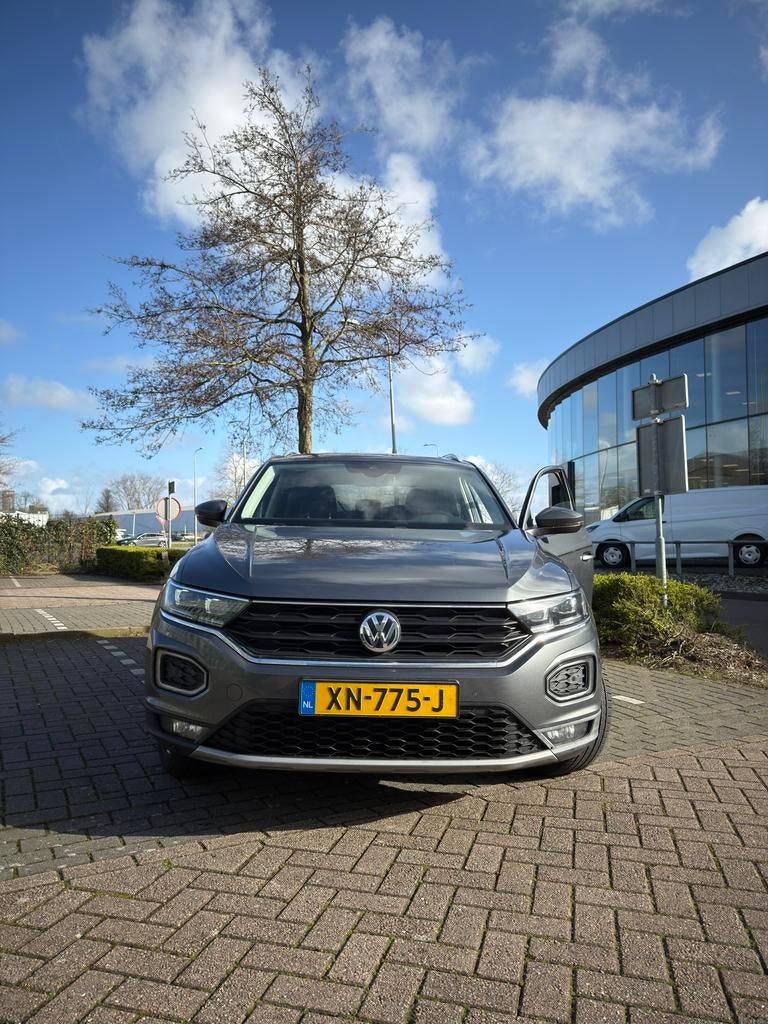 Volkswagen T-Roc 1.5 TSI Sport 150pk 7-DSG 2019 Grijs, 1498 cc, Zwart, 4 cilinders, Leder en Stof