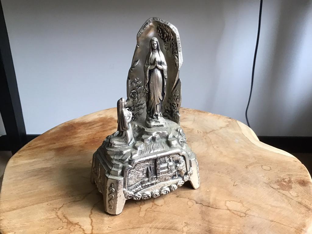 Antieke muziekdoos met afbeelding van Maria en Lourdes., Antiek en Kunst, Antiek | Religie, Ophalen