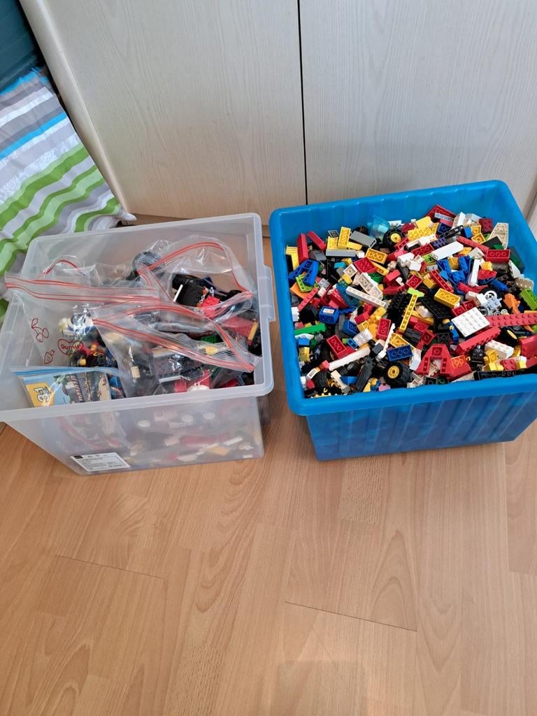 Lego 2 kisten voor uren speel plezier, Kinderen en Baby's, Speelgoed | Duplo en Lego, Ophalen of Verzenden