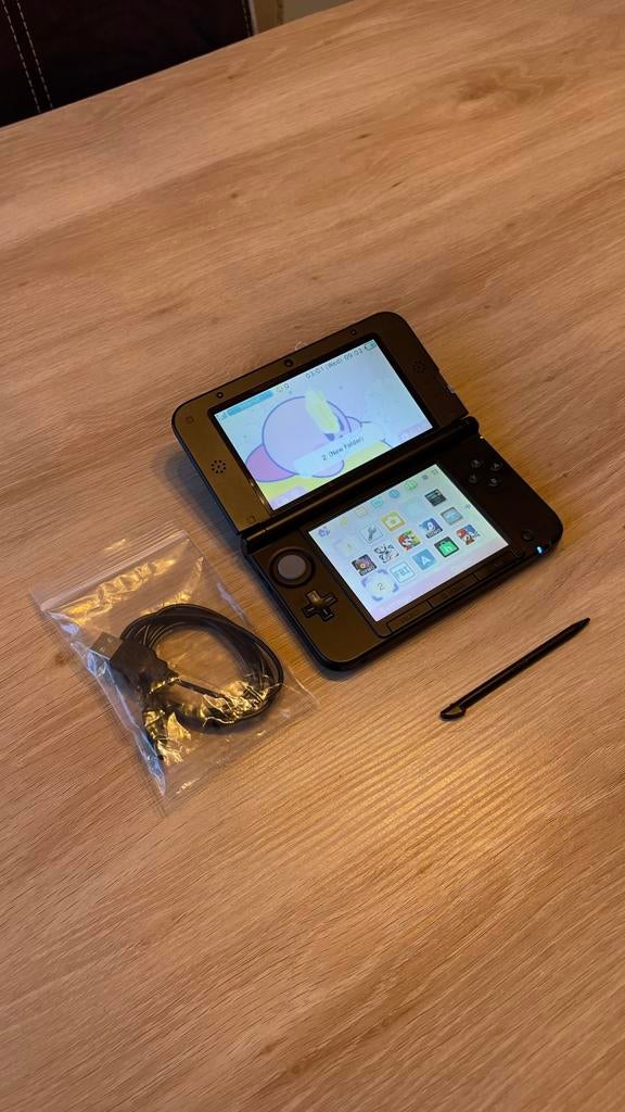 Nintendo 3DS XL (Japan) – Gemod, Oplader + Games, Spelcomputers en Games, Met games, Zwart, Ophalen of Verzenden, 3DS