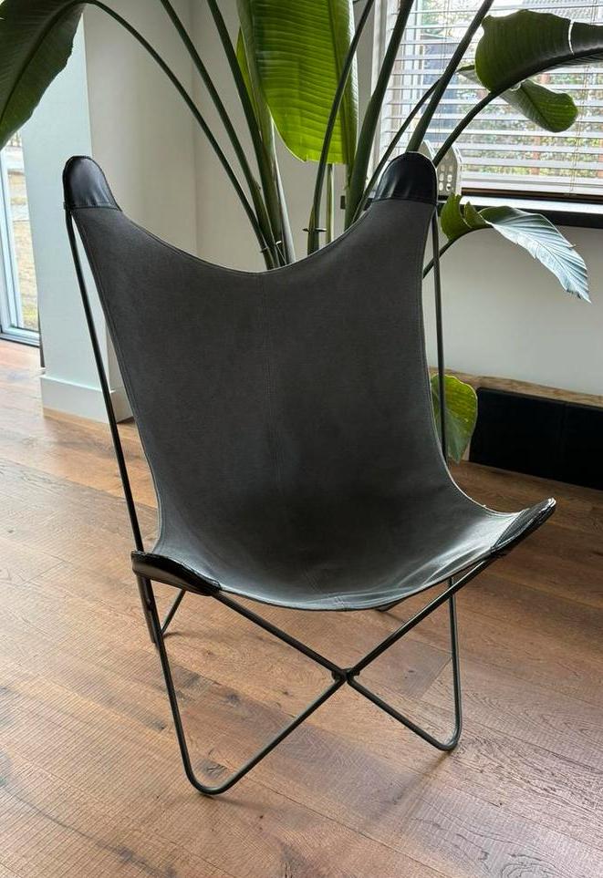 Vlinderstoel, Ophalen, Zo goed als nieuw, Stoer, industrieel, minimalistisch, Eén