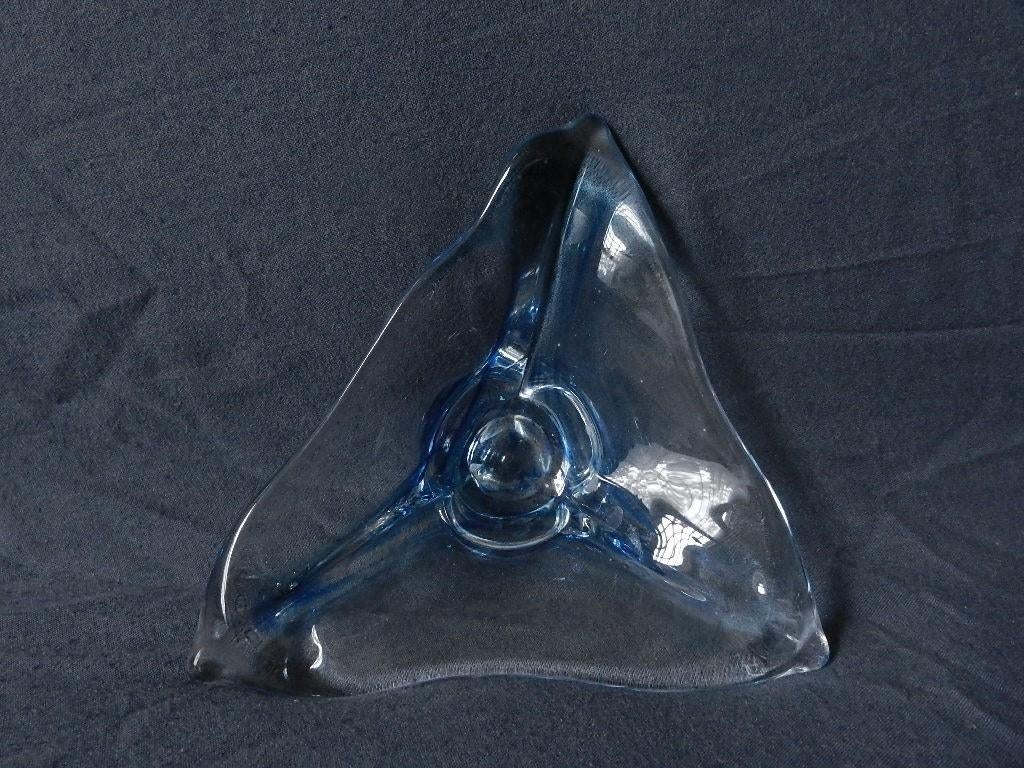 Kristallen schaaltje met blauw Maastricht Verboeket b. 14,6, Ophalen of Verzenden